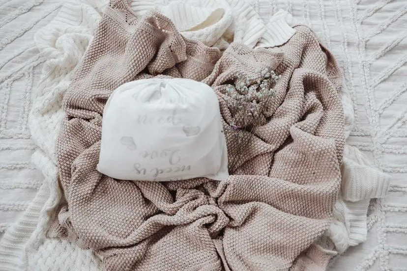 baby luno Bamboo Fitted Cot Sheet - Love Is All You Need