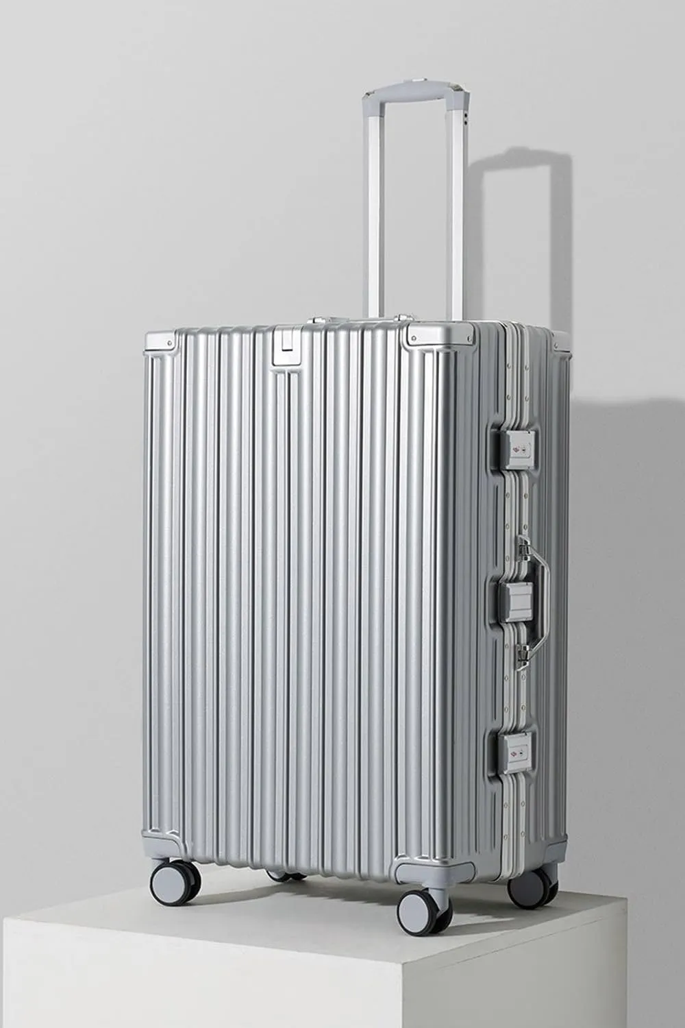HotWay 20 Inch Aluminum Frame Carry On Luggage with Spinner Wheels, PC Hard Shell Suitcase with Cup Holder, Zipperless Luggage for Business Travel, Silver