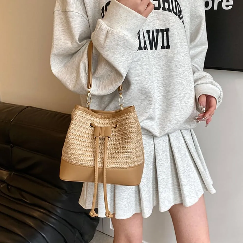 RICHTRUE Straw Beach Bag Drawstring Crochet Bucket Bag Y2k Crossbody Purses Women Summer Straw Purse 2025 Trendy
